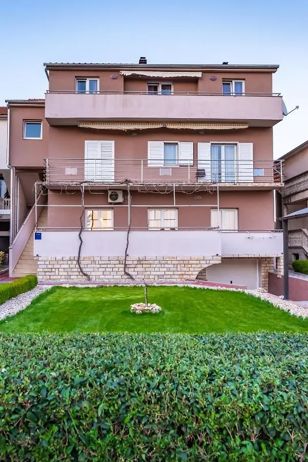 Apartment Leon Biograd Na Moru