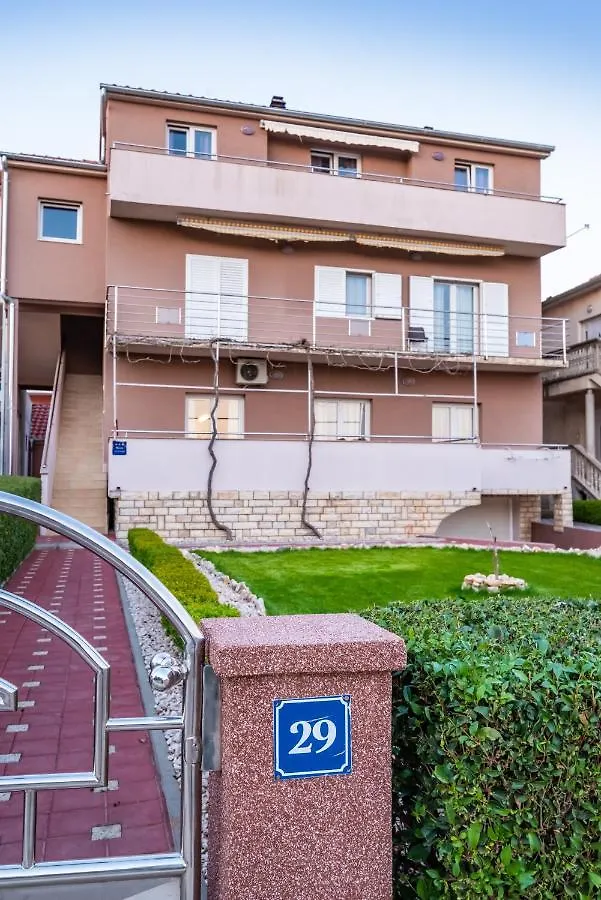 Apartment Leon Biograd Na Moru