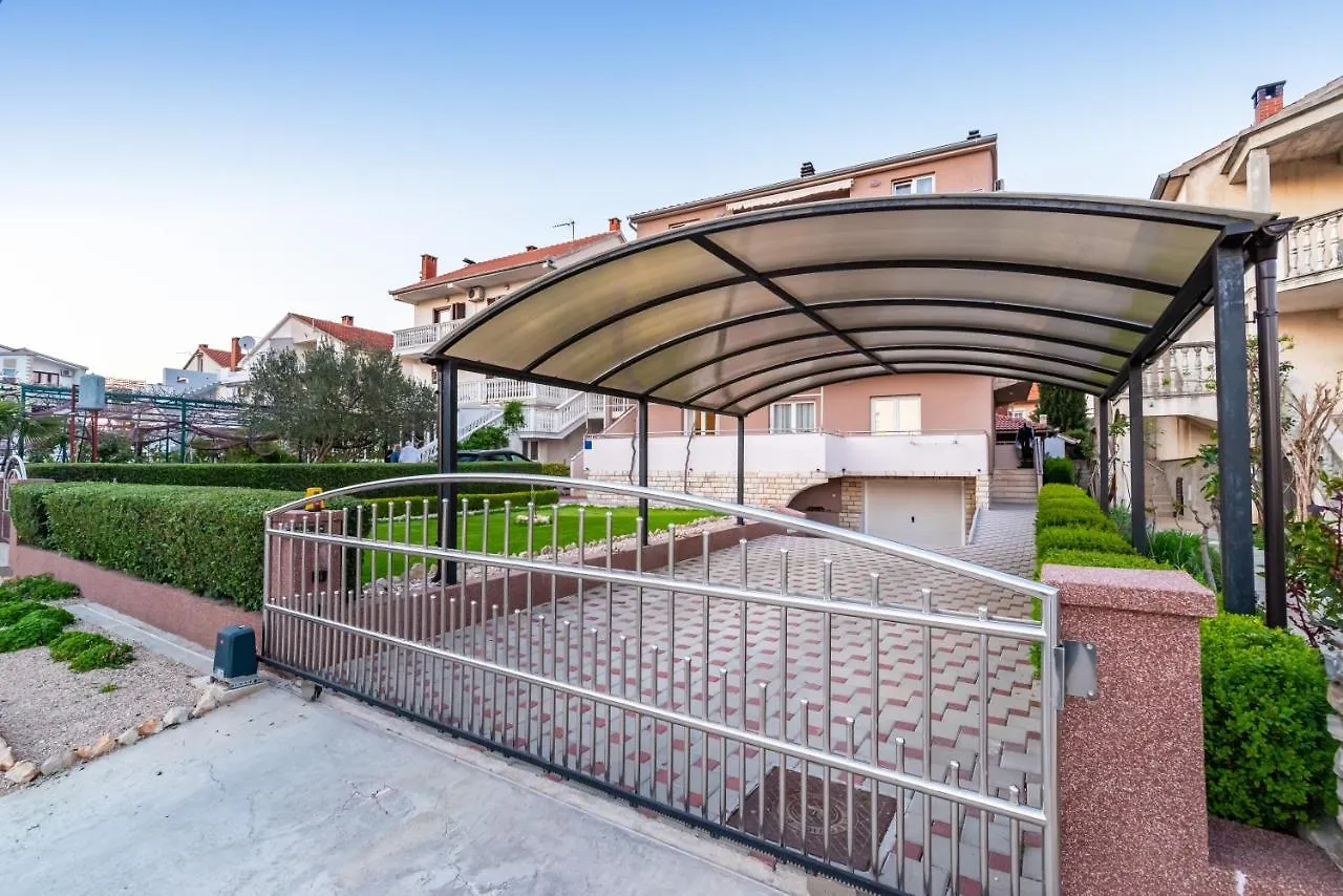 Apartment Leon Biograd Na Moru